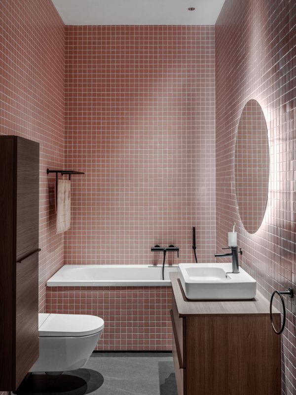 暖粉色瓷砖搭配D-Neo及Soliel by Starck系列产品，惬意氛围更显