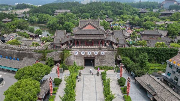 明清閣承接橫店清明上河圖影視基地的仿古宅項(xiàng)目