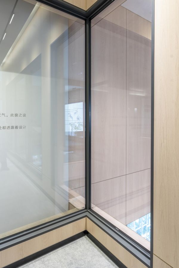 Minimalist design of Loralice Simple Grid 110 Aluminum Alloy Casement Window