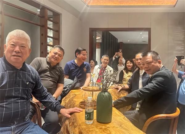 红古轩美学馆内部家具展示