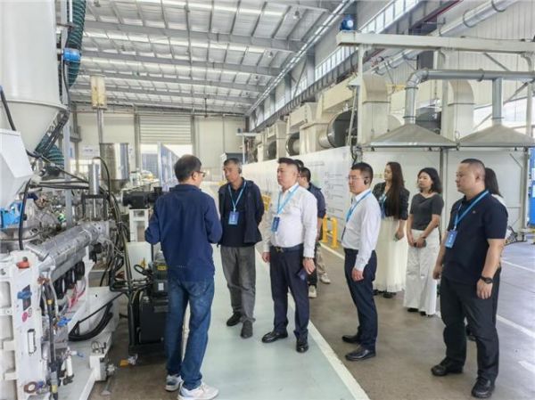 田园装饰团队参观日丰企业集团