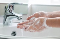 勤洗手也有隐患，用上洁利来才清楚！