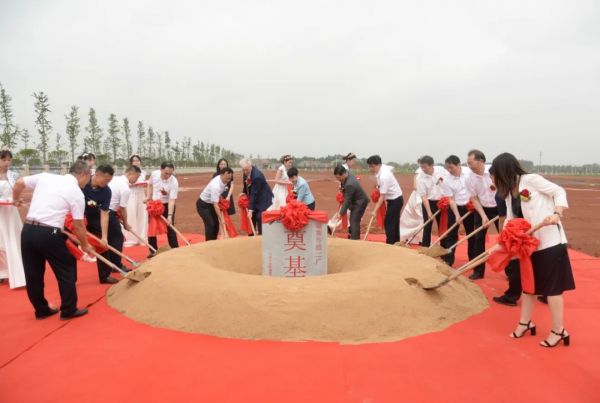 開啟地材版圖新格局 | 財納福諾石晶地板全產(chǎn)業(yè)鏈項目（二期）岳盛二廠奠基儀式榮耀舉行！