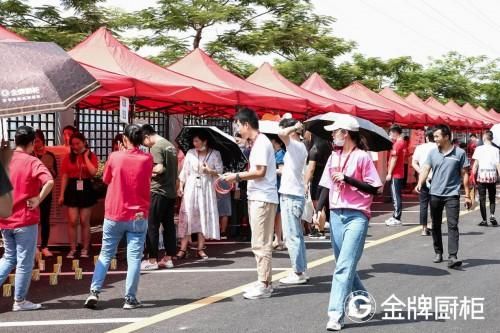 玩轉(zhuǎn)線上線下，金牌廚柜“老潘的店”強(qiáng)勢上線，打造最強(qiáng)總裁IP