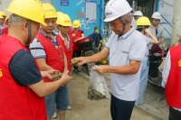 “端午安康“金煌裝飾創(chuàng)始人童彬原等慰問一線工地建設(shè)者