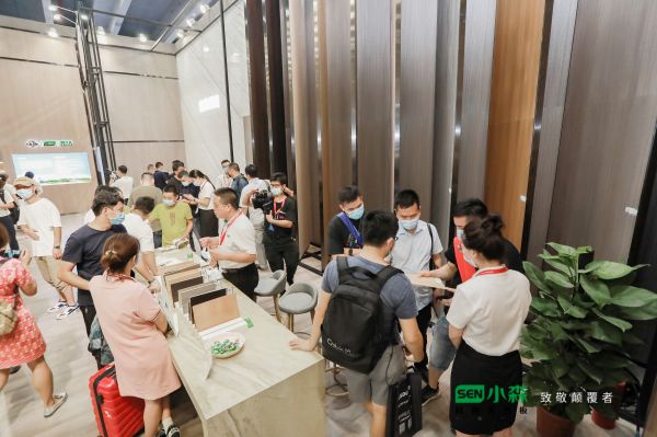 三棵树携小森科创天然板亮相广州建博会