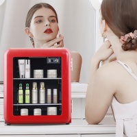 美妆界的新宠儿——HCK哈士奇复古美妆冰箱