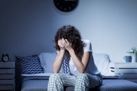 严重失眠怎么办？心诺即眠睡眠仪，专业治疗失眠更安全