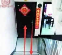 如果一旦發(fā)現(xiàn)家門口出現(xiàn)這幾種現(xiàn)象，馬上改，否則夫妻不睦，麻煩不斷！