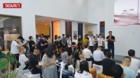 众大咖探展2021广州建博会 畅聊TATA木门倡导的生活方式