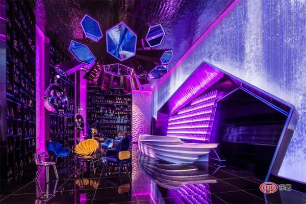 40 UNDER 40 | 浪漫徐麟:光色空间魔幻狂想