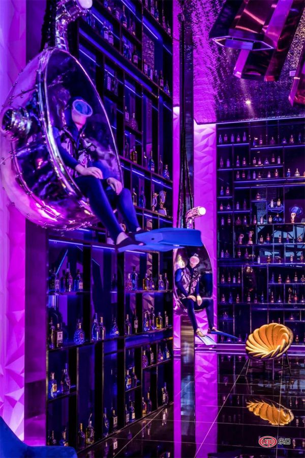 40 UNDER 40 | 浪漫徐麟:光色空间魔幻狂想