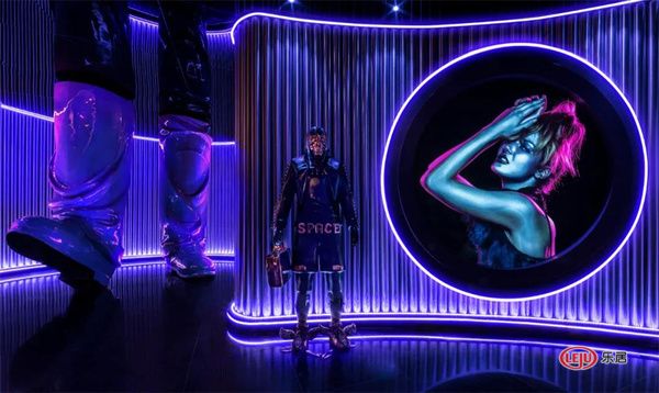 40 UNDER 40 | 浪漫徐麟:光色空间魔幻狂想