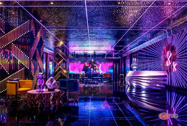 40 UNDER 40 | 浪漫徐麟:光色空间魔幻狂想