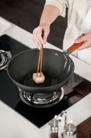 用三禾窒氮轻铁锅颠炒湘菜的灵魂！辣椒炒肉这样做更香