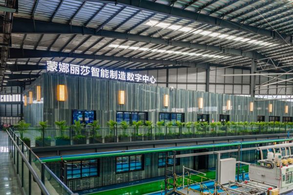 因?yàn)榭匆姸嘈?，龍建剛教授說蒙娜麗莎“火”了！