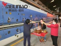 陶卫快讯|美丽鸟瓷砖3号线数字化高铁时代低碳大产量宽体窑顺利点火！