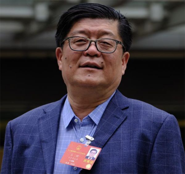 全国人大代表、金晶（集团）有限公司董事长王刚
