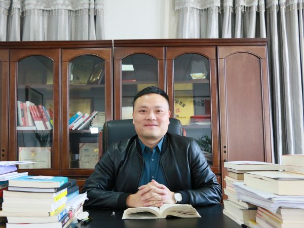 新峰金屬董事長陳亮