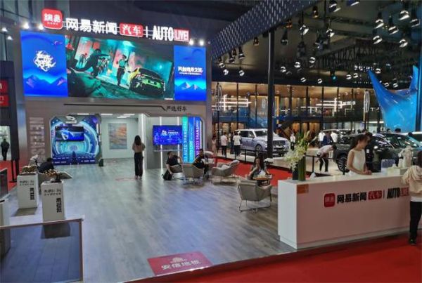 安信地板以技术缔造安全信赖，邀您打卡2023上海车展豪车馆网红空间