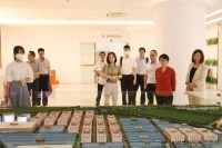 省市場(chǎng)監(jiān)管局、標(biāo)準(zhǔn)化研究院領(lǐng)導(dǎo)一行蒞臨佛山照明考察調(diào)研