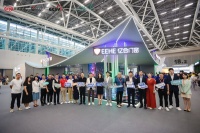 “門窗企業(yè)家X新浪家居X(jué)央視網(wǎng)”超級(jí)看展團(tuán)走進(jìn)億合門窗