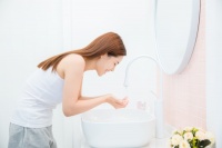 衛(wèi)生間沖水箱怎么安裝？買(mǎi)智能馬桶商家負(fù)責(zé)安裝嗎？