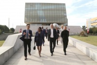 特立尼达和多巴哥共和国贸易和工业部长斯库恩 一行到访书香门地集团