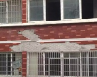 瓷砖空鼓怎么办？砖丽瓷砖空鼓胶，一次就修好