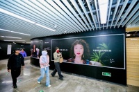 海信电视的户外广告，抓住了生活中的感动