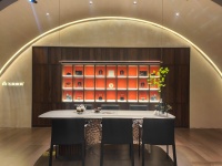 潮这儿看｜主编探展飞美家具，解锁色彩与交付的化学反应