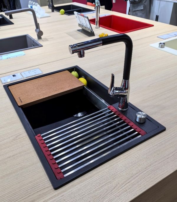 艾斐科技的企业介绍墙