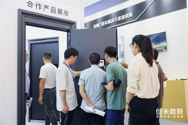 创米与头部门企合作智能门产品展区现场