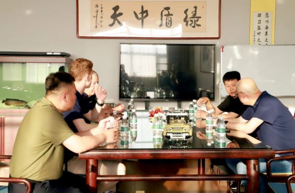 丝吉利娅集团领导与绿盾中天高层会面