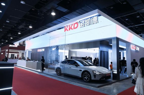 小米SU7在永康展位上的震撼亮相