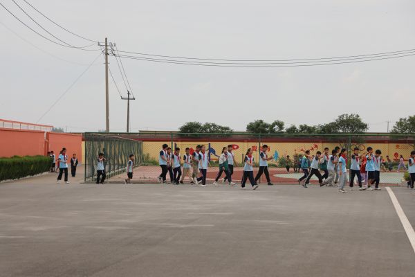 爱心涌动，共筑书梦