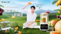 一旦進(jìn)入農(nóng)歷六月，炎熱的三伏天即將到來。在酷熱的天氣中，人們對冰的渴望甚至超過了頭頂?shù)牧胰?，這也使得“冰杯”成為了新的熱門商品。然而，“冰杯”的熱度過高導(dǎo)致常常缺貨，一些品牌甚至悄悄提價。實際上，不僅僅是冰杯能夠帶來涼爽，絲滑的冰沙同樣適合作為夏季解暑良伴。而且，盡管冰杯難以在家復(fù)制，但制作綿密的冰沙卻是輕而易舉。