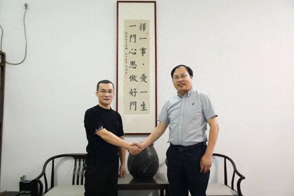 徐總接受門業(yè)視界創(chuàng)始人鄭旭峰采訪