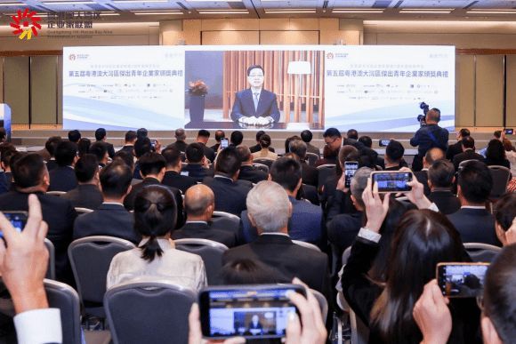 Aqara合伙人彭江波榮獲港澳大灣區(qū)杰出青年企業(yè)家稱號 彭江波榮膺大灣區(qū)杰出青年企業(yè)家，彰顯Aqara品牌創(chuàng)新力量