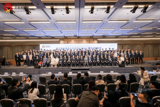Aqara合伙人彭江波榮獲港澳大灣區(qū)杰出青年企業(yè)家稱號 彭江波榮膺大灣區(qū)杰出青年企業(yè)家，彰顯Aqara品牌創(chuàng)新力量