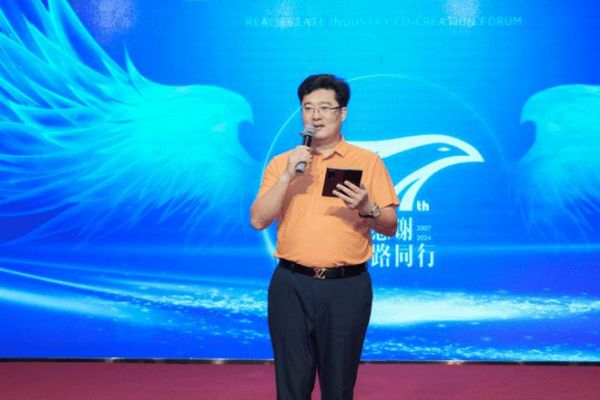 房地產(chǎn)導(dǎo)師馮侖先生與全國知名企業(yè)家拜文匯先生蒞臨鴻鵠中國考察指導(dǎo)！