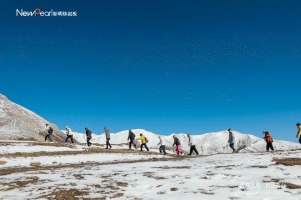 跨界共鳴——新明珠巖板赴自然奇境，探索自然美學與人文的共振