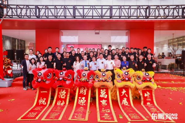 東鵬深圳旗艦店重裝開業(yè)慶典現(xiàn)場