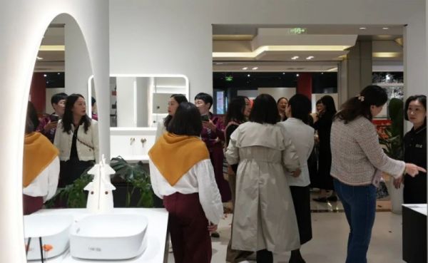 萊博頓衛(wèi)浴展廳參觀