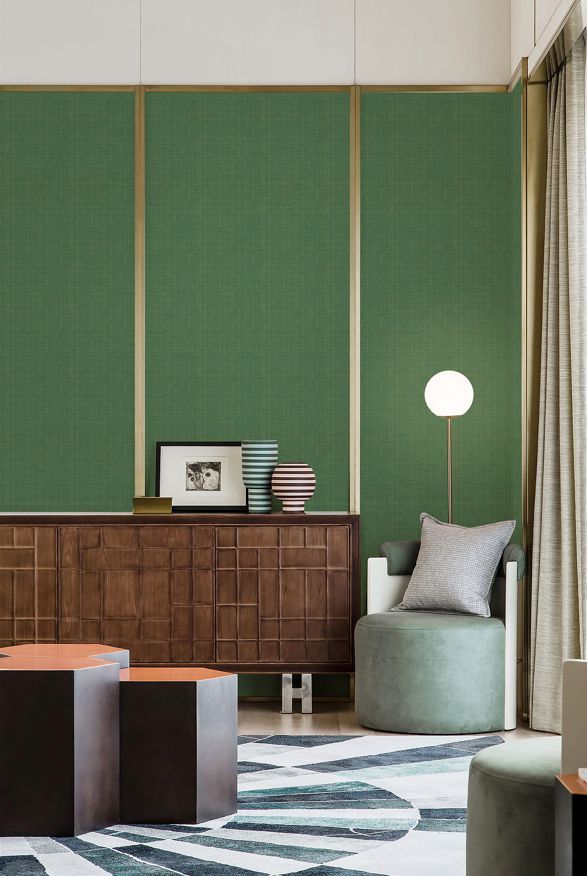 Living room with a modern solid color wallpaper design