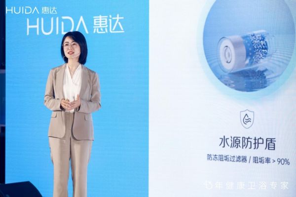 姜妍亮相發(fā)布會(huì)