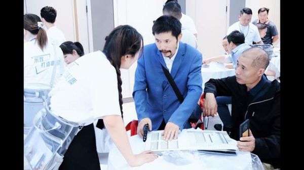 客戶咨詢樂(lè)致木門的價(jià)格與政策