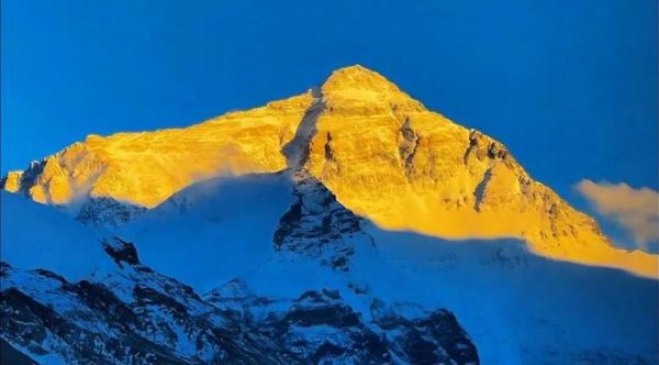 德爾登山隊(duì)成功登頂珠穆朗瑪峰南坡
