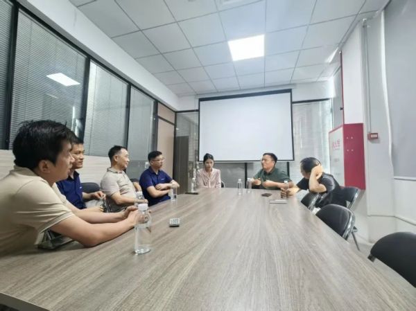 汉狮与伊盾高层对话