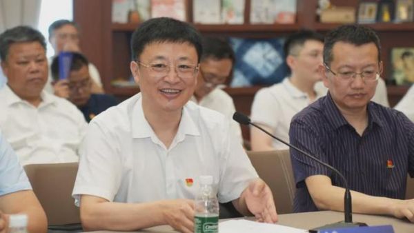 蘇州工學(xué)院常熟設(shè)計(jì)產(chǎn)業(yè)研究院揭牌圖片